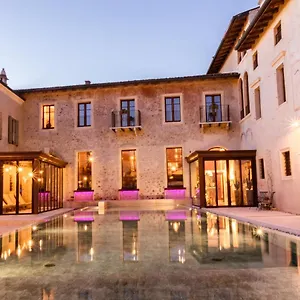 4* מלון Corte Regia Relais &